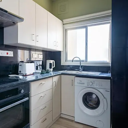 Appartamento Dune - 1 Bedroom Retreat W Balcony In Mackenzie Larnaca